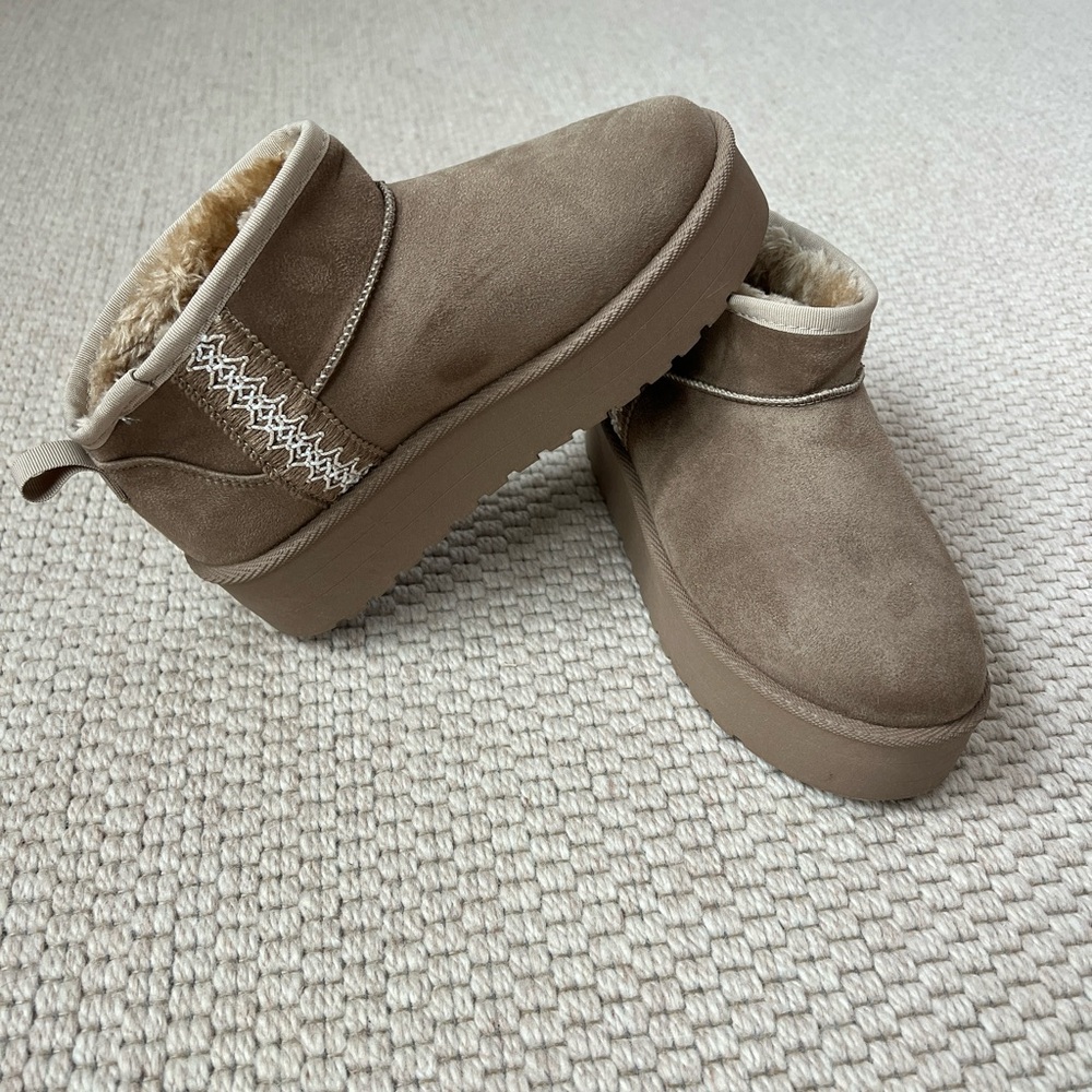 Faux Ugg booties. By Aspen. NWOT. Size 7